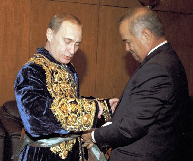 Глуховский: «Путин превращает Россию в Таджикистан»