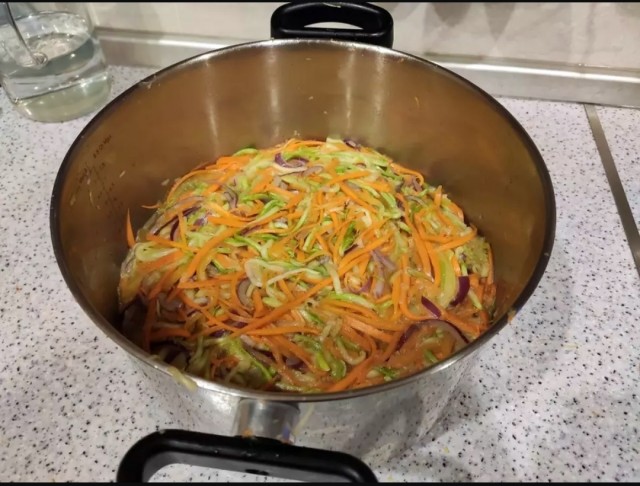 Салат из маринованных кабачков и моркови на зиму