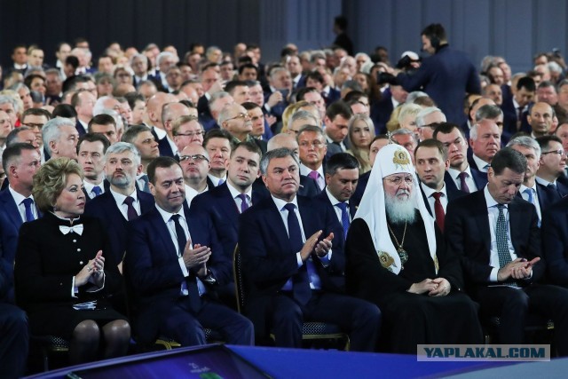 Молодая учительница поехала в глубинку учить детишек. А дальше пошло всё по дебильному сценарию.