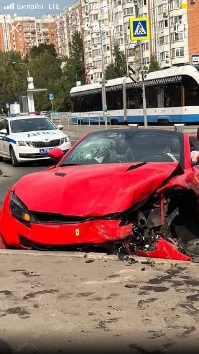 Очень дорогая авария на Симферопольском шоссе - столкнулись Lexus и Ferrari