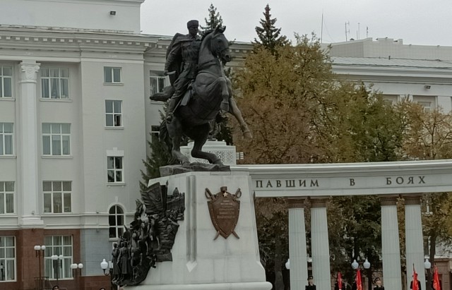 В Уфе открыли памятник Шаймуратову генералу