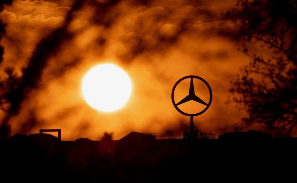 Mercedes-Benz и BMW полностью отключил российских дилеров от программного обеспечения, — Известия