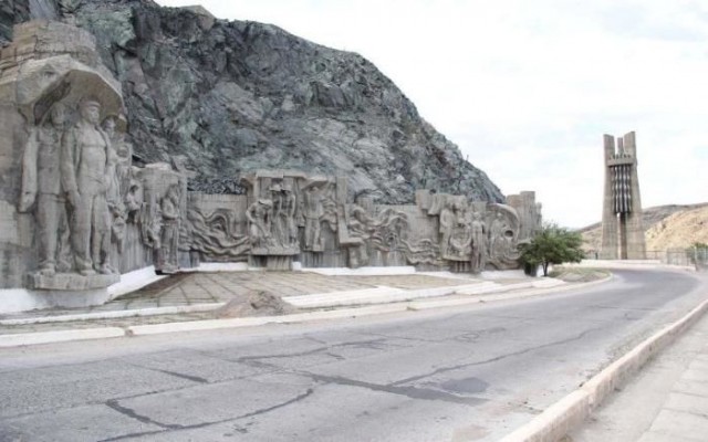 Гигантская голова Ленина