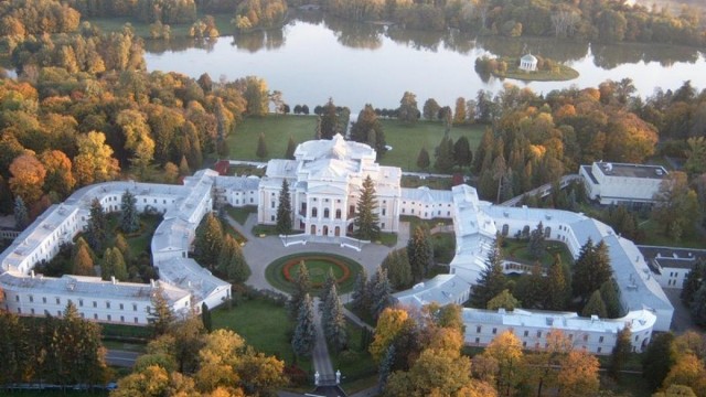 Момент прилета множества ракет Storm Shadow (SCALP-EG) в поселке Марьино Курской области