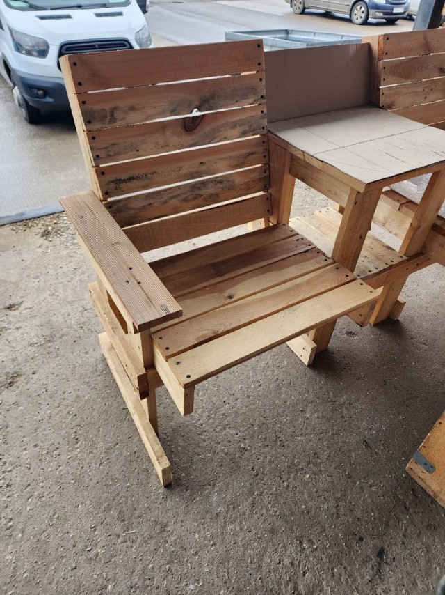Лавочка на двоих со столиком (Рукожопства  пост)+Подскажите по краске