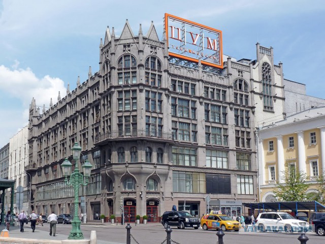 На лабутенах...