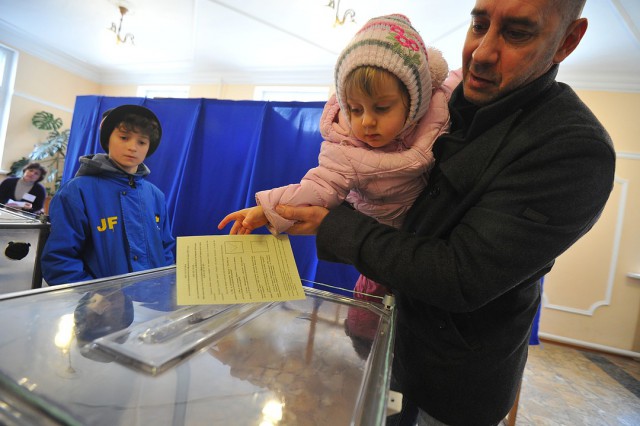 Если заново провести референдум, весь Крым снова встанет в очередь - в Россию