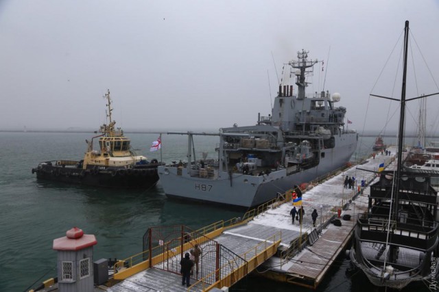 Украина анонсировала новый поход военных кораблей через Керченский пролив