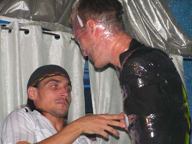 Очередные фото омских жесть-вечеринок в Атлантиде