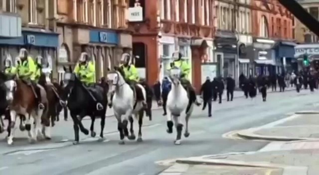Англия: полиция объединилась с мигрантами!