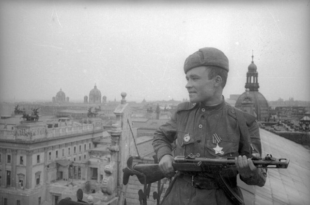 Фотограф Евгений Халдей