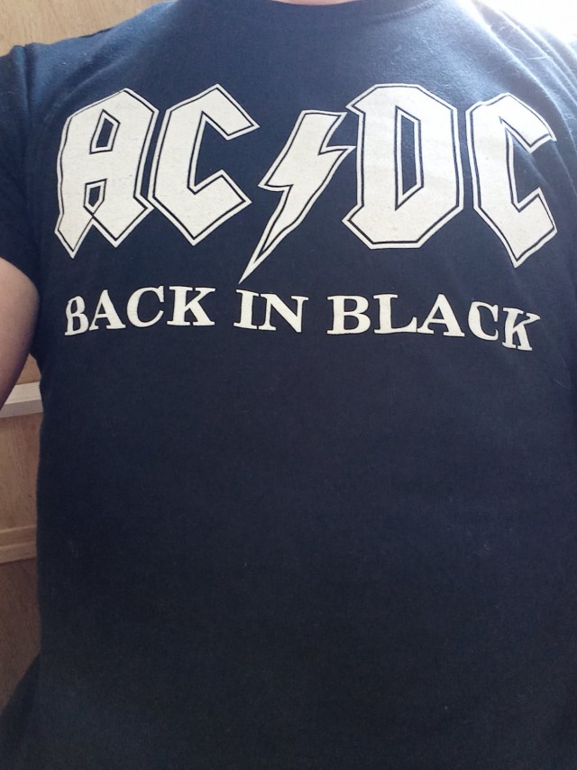 Роберт Плант написал открытое письмо Ангусу Янгу и фанатам AC/DC ⚡