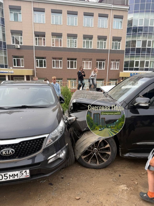 12-летний мальчик устроил массовую аварию во Владивостоке, протаранив пять припаркованных машин