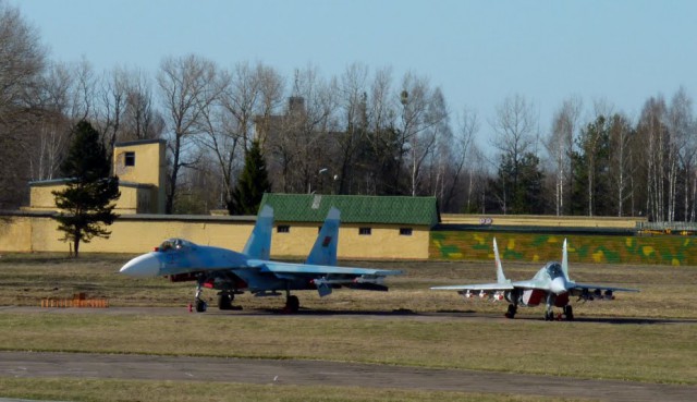 Воздушный бой 4х Су-27 на 4х МиГ-29