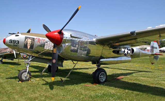 Многоцелевой истребитель P-38 «Lightning»
