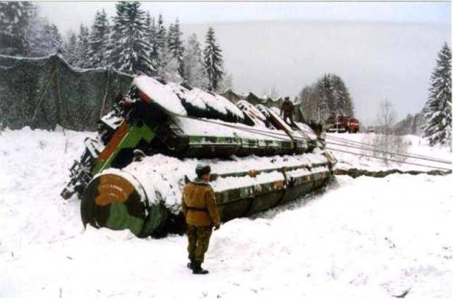 С парада, сдох двигатель