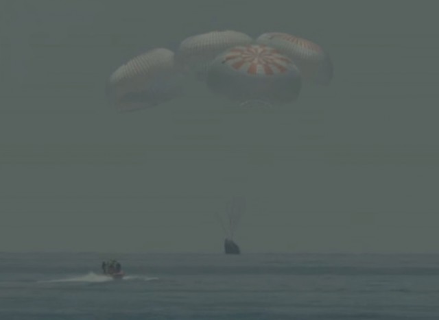 Прямо сейчас в прямом эфире посадка SpaceX DM-2