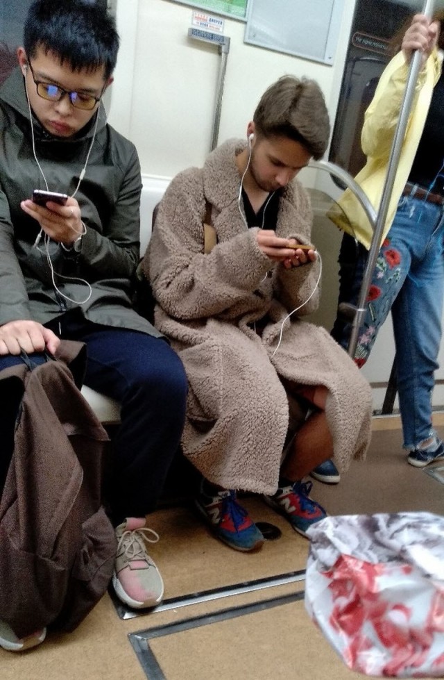 Модники, которые порой встречаются в нашем метро