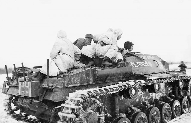 StuG III под кличкой "Гадюка", самая массовая в производстве с которой пришлось встретиться нашим дедам.