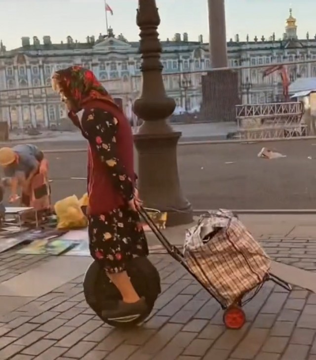 Школьница на велике без тормозов протаранила машину в центре Ростова. Теперь её родители должны автомобилисту 250 тысяч.
