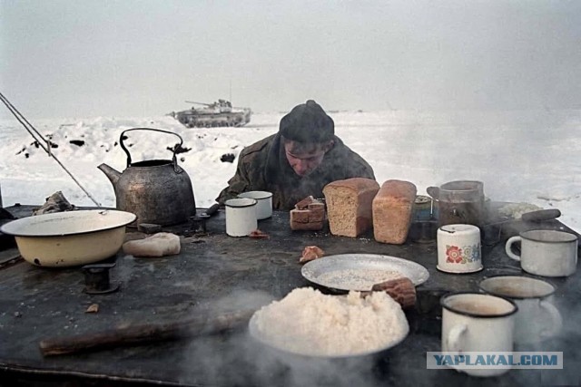 Рис, хлеб и кипяток.