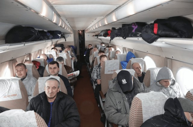 "Работаю для семьи, а семью потерял" - работаю руководителем вахты 10 лет и вижу, какая настоящая жизнь в регионах