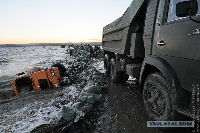 Всё, вода уходит! А вместе с нею печаль, разруха..