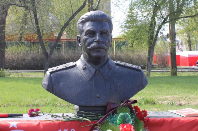 Сотрудники ВШЭ отказались участвовать в мероприятиях МГЮА из-за установки мемориальной доски Сталину