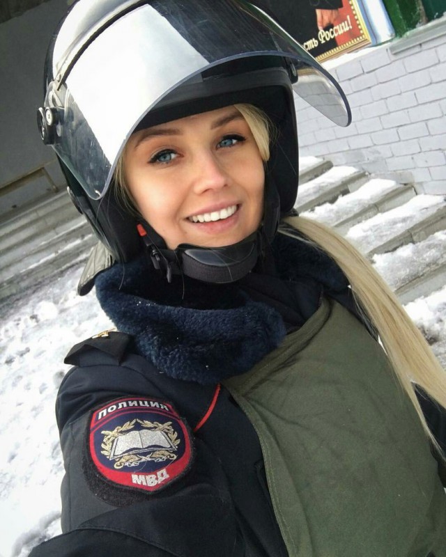 Девушки в форме