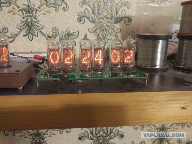 Nixie clock: часы на лампах ИН-14 на заводских платах