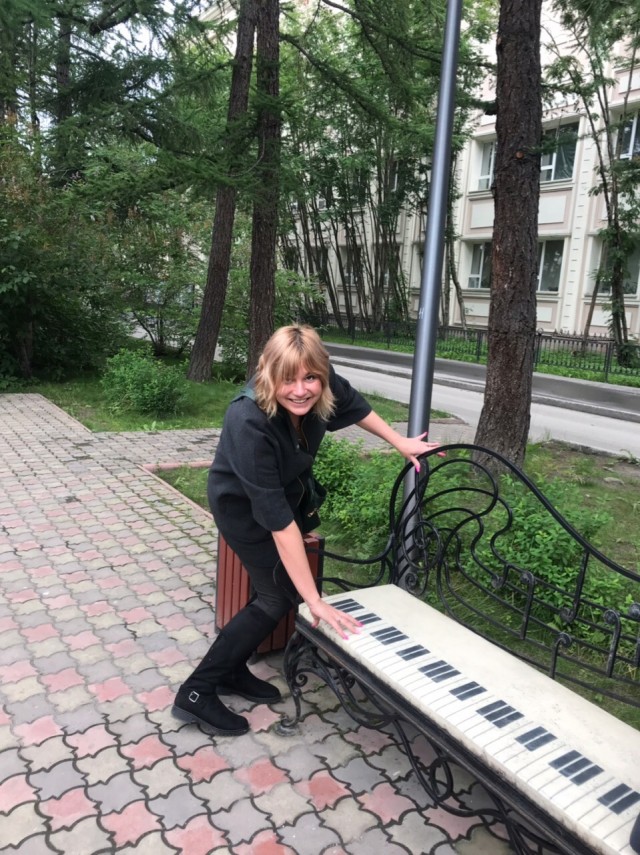 Девки, хорош выкобениватся перед фотиком