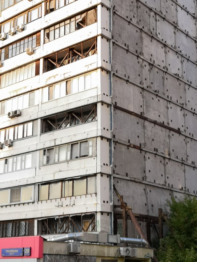 Дом, который построило Минобороны: как московская панелька из 90-х больше 20 лет находится на грани обрушения
