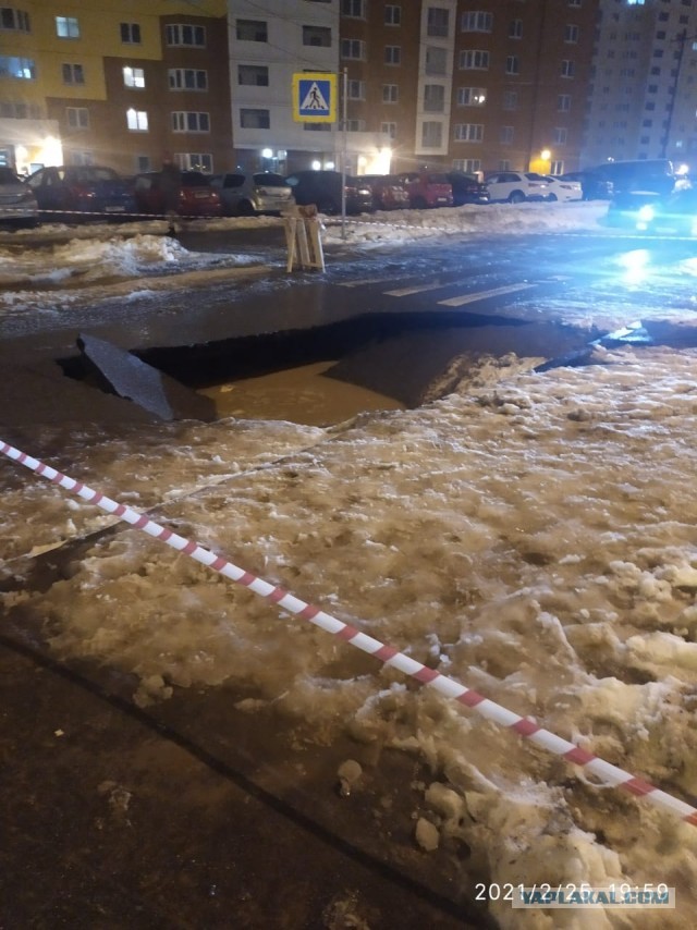 Власти Петербурга объяснили, почему к весне развалились дороги