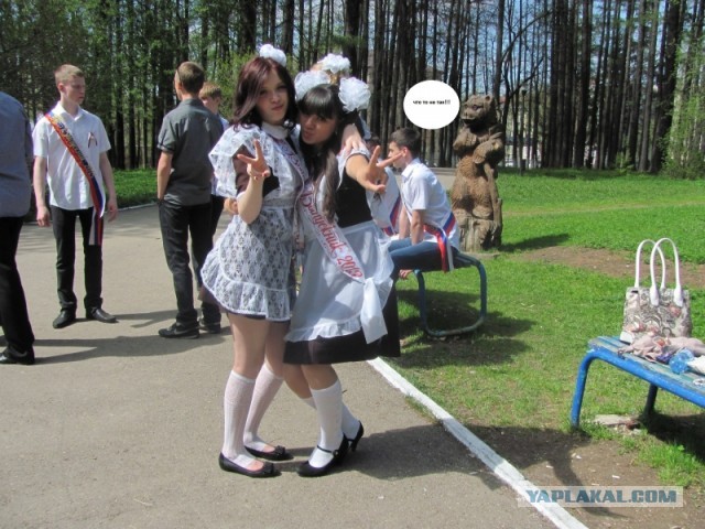 Школьницы на последнем звонке 2013