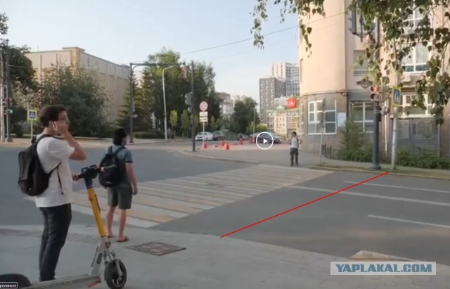 ӨФӨ: новые кадры конфликта агрессивного водителя и подростка на переходе
