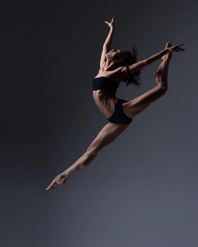 Был в балете: мужики девок лапают...