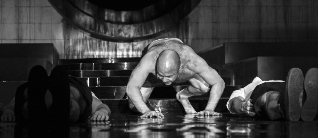 Накинулись с криками "Позор": как шокированные мерзостью зрители чуть не поколотили режиссёра Богомолова