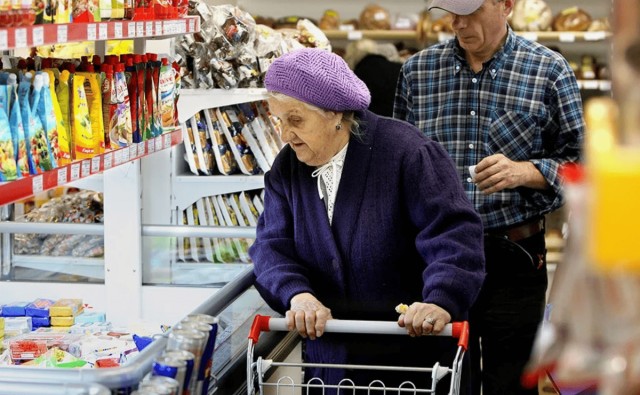 «7 лет работаю охранником»: Женщины 55+ воруют чаще всего - что я с ними делаю и почему (грустная правда жизни)