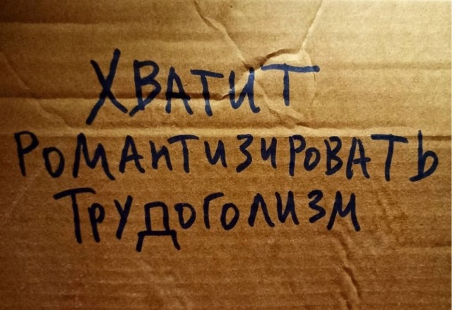 Мой кот - дизайнер интерьеров.