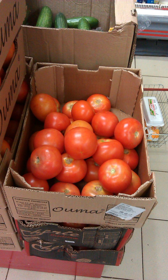 Жена послала за помидоркой