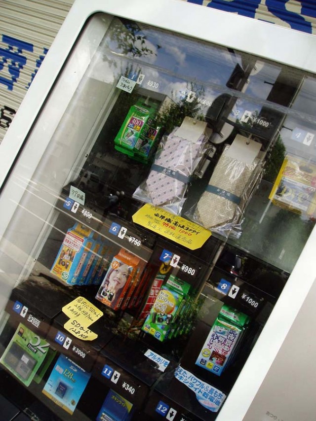 17 товаров, которые только японцы могли додуматься засунуть в торговые автоматы