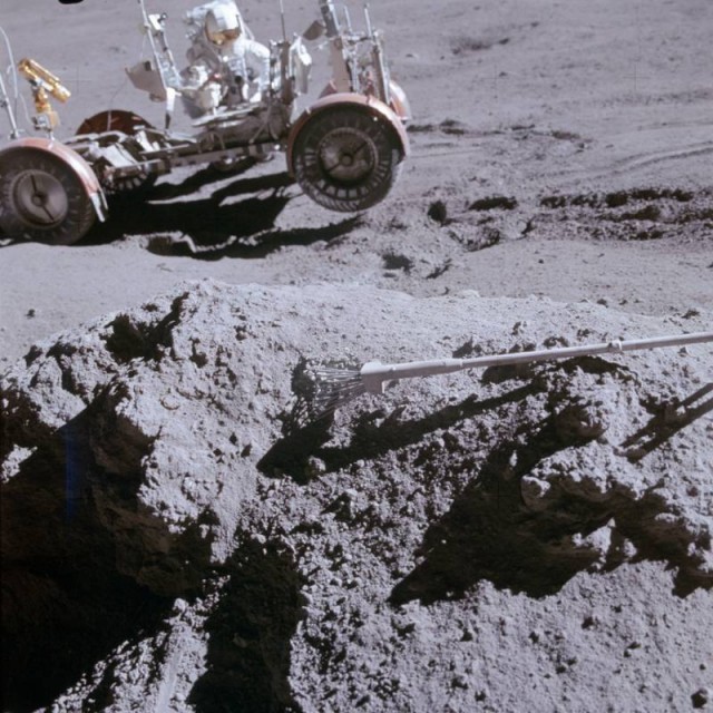 Проверка багги перед покатушками на Луне.