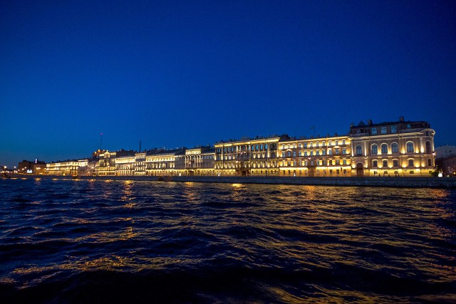 Белые мосты и разводные ночи