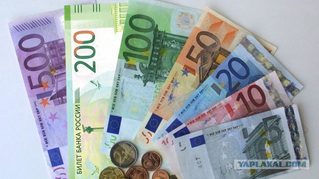 Банкноты номиналом 200 и 2000 рублей поступили в обращение