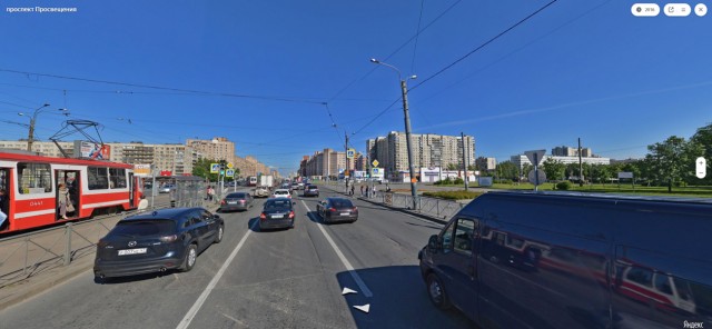Поворотник бы включен! А ещё стоит и издевается!
