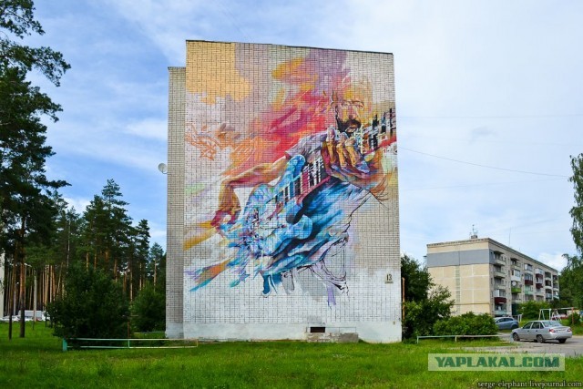 К стенке