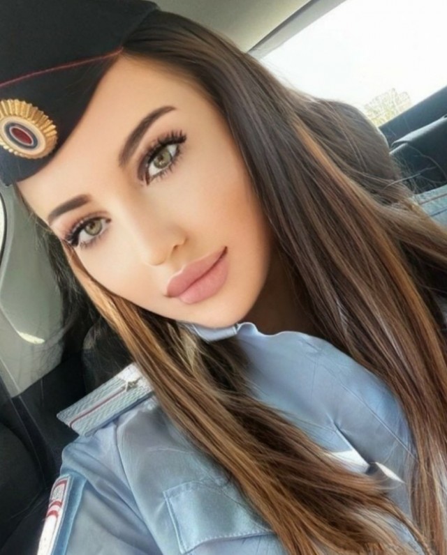 Девушки в униформе