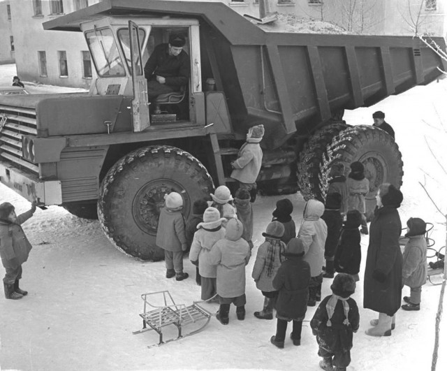 Ты зачем из детства убежал? Вернись на мгновение
