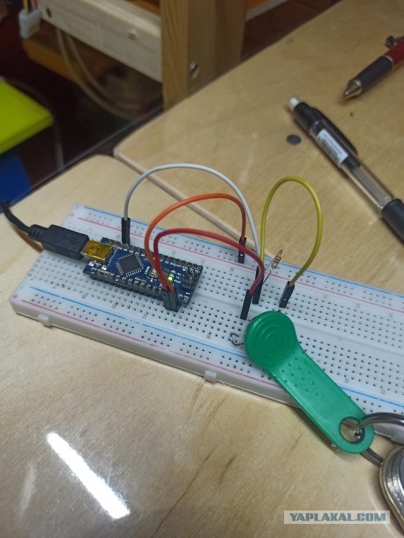 Читалка-записывалка домофонных ключей iButton