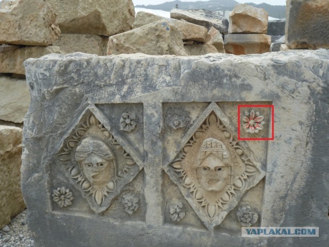 У гроба Папы Иоанна Павла II
